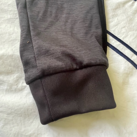 Boys Adidas joggers. Size 8. Good condition - Picture 2 of 5